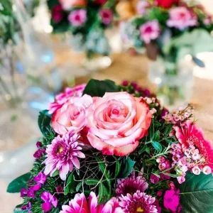 Blumenboxx mit roten Blüten – Ornamentum Bad Waldsee