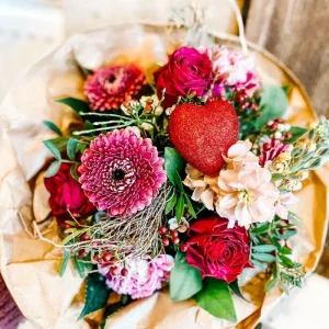 Blumenboxx mit roten Rosen – Ornamentum Reute
