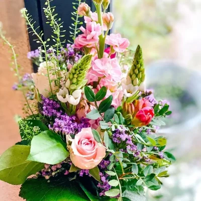 Blumenstrauß mit saisonalen Blüten – Ornamentum Bad Saulgau